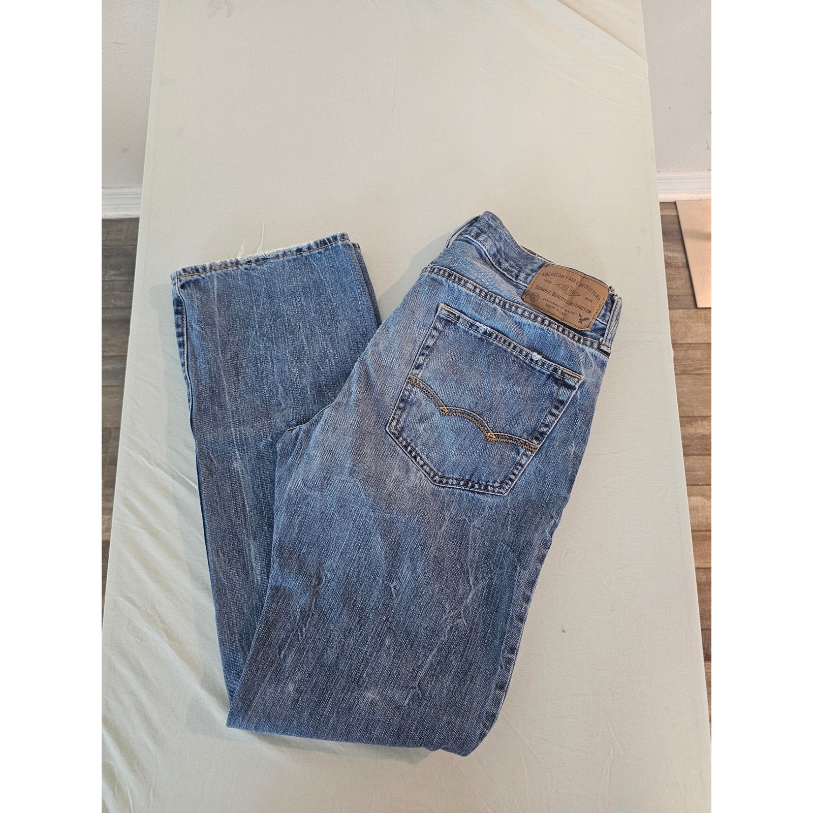 American Eagle Original Straight Jeans Mens 34x32 Medium Wash Blue Denim Cotton